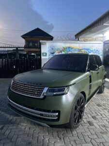 Green Wrap flawlessly installed on a Range Rover Autobiography