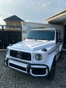 Cocaine White Wrap on a G63
